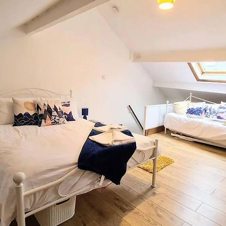 2 Bedroom Victorian Canal Side Terrace House. Hebden Bridge Exteriör bild
